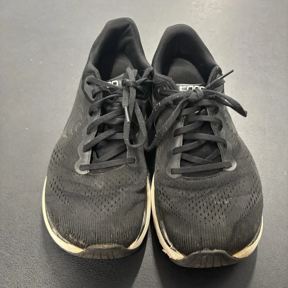 Topo Ultrafly 4‎ Men's Size 10.5 Running Shoes Stone Black White